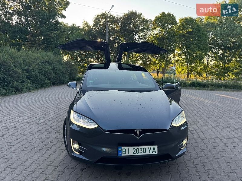 Внедорожник / Кроссовер Tesla Model X 2017 в Миргороде