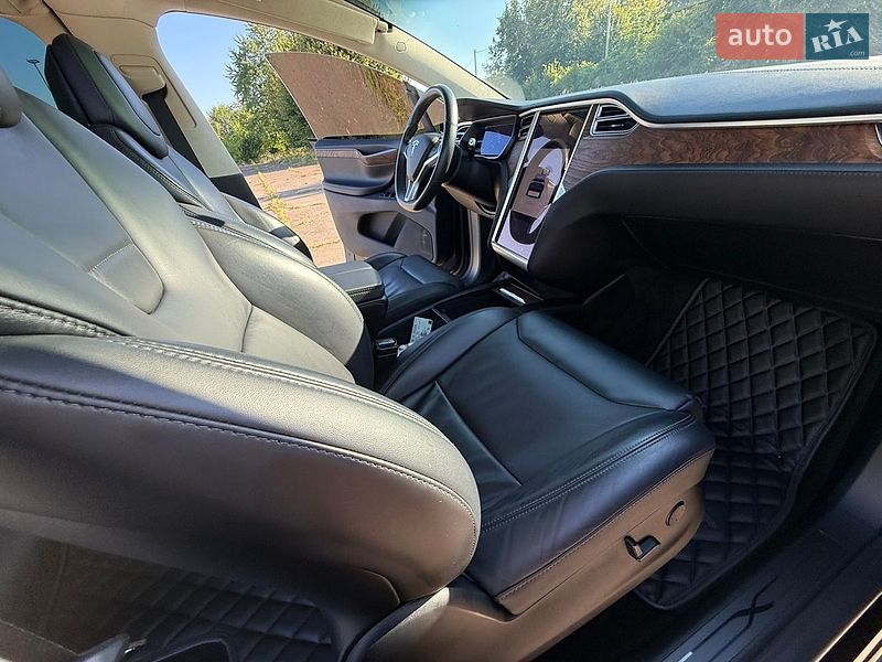 Внедорожник / Кроссовер Tesla Model X 2017 в Ладыжине