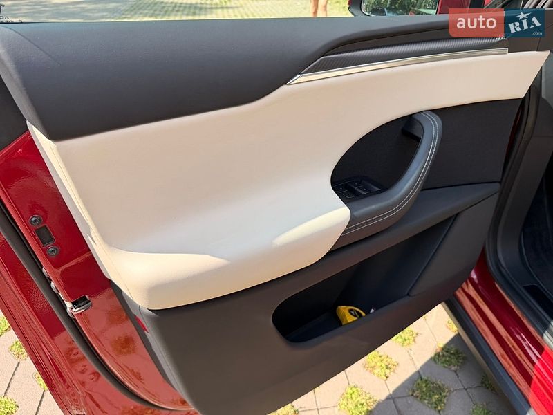 Внедорожник / Кроссовер Tesla Model X 2024 в Киеве