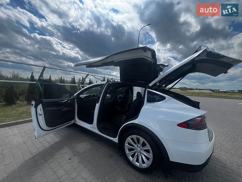 Внедорожник / Кроссовер Tesla Model X 2018 в Львове