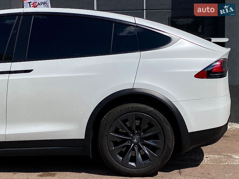 Позашляховик / Кросовер Tesla Model X 2019 в Києві