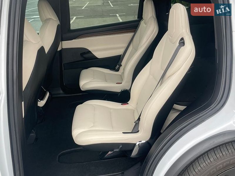 Внедорожник / Кроссовер Tesla Model X 2021 в Киеве