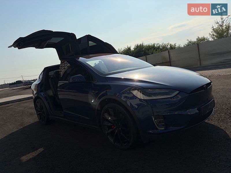 Внедорожник / Кроссовер Tesla Model X 2019 в Киеве