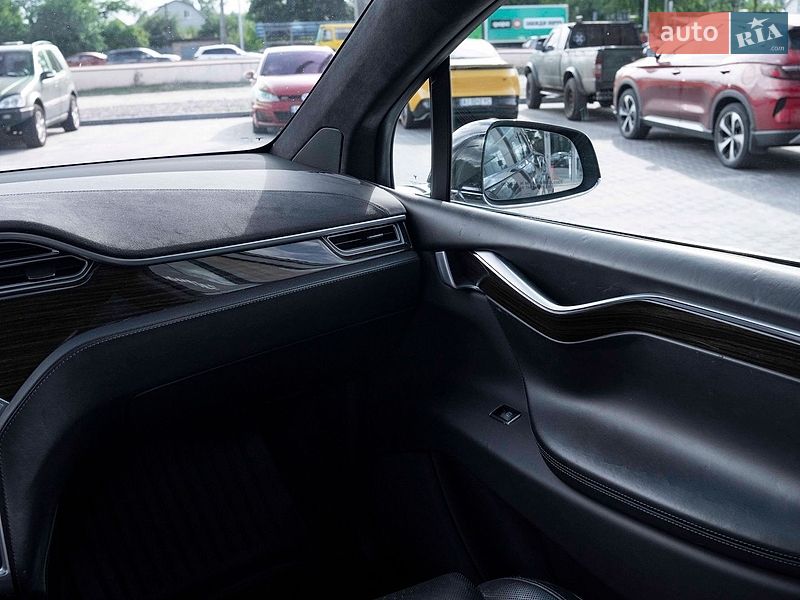 Внедорожник / Кроссовер Tesla Model X 2016 в Киеве