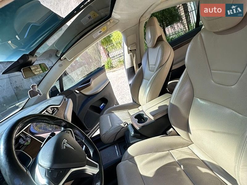 Позашляховик / Кросовер Tesla Model X 2016 в Кам'янському