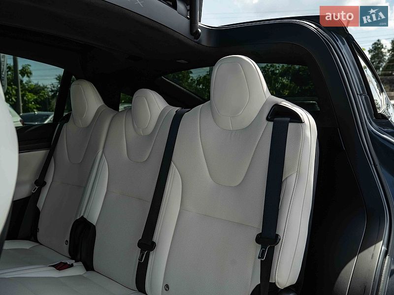 Позашляховик / Кросовер Tesla Model X 2022 в Чернівцях