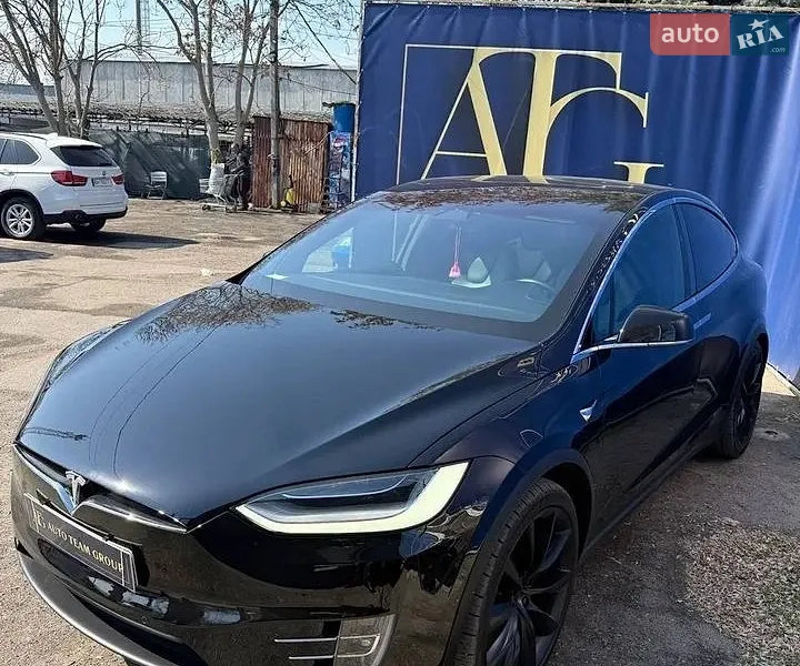 Tesla Model X 2020