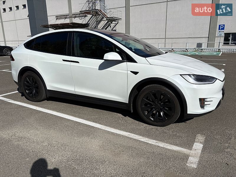 Внедорожник / Кроссовер Tesla Model X 2019 в Киеве
