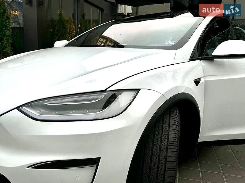 Tesla Model X 2022
