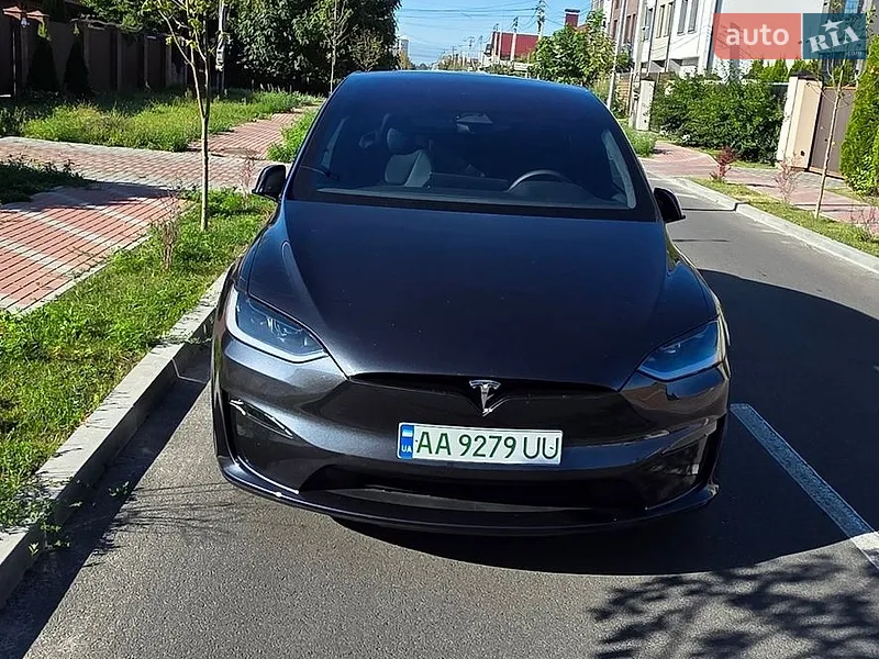 Tesla Model X 2024