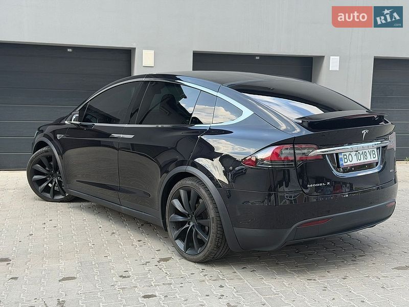 Позашляховик / Кросовер Tesla Model X 2016 в Тернополі