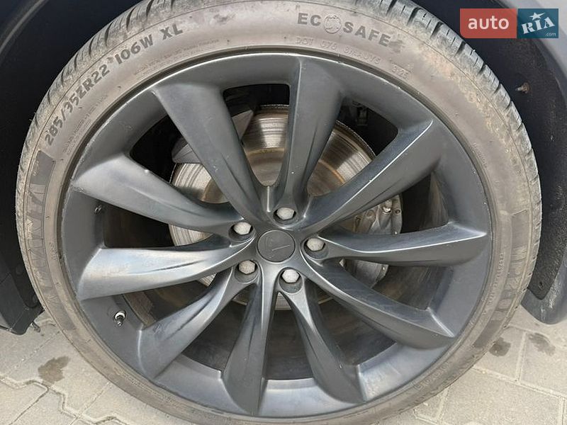 Позашляховик / Кросовер Tesla Model X 2016 в Тернополі