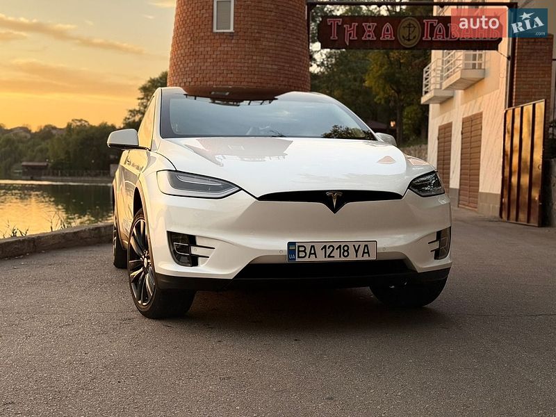 Позашляховик / Кросовер Tesla Model X 2017 в Кропивницькому