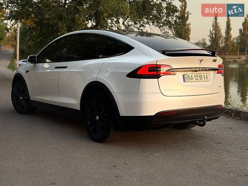 Позашляховик / Кросовер Tesla Model X 2017 в Кропивницькому