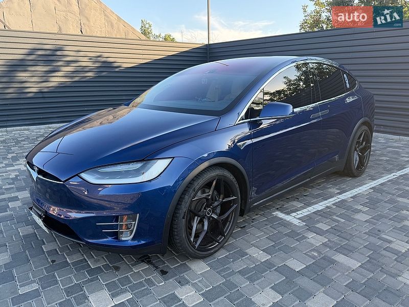 Внедорожник / Кроссовер Tesla Model X 2016 в Николаеве