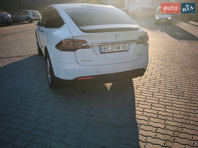 Позашляховик / Кросовер Tesla Model X 2016 в Бориславі