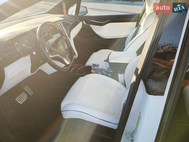 Позашляховик / Кросовер Tesla Model X 2016 в Бориславі