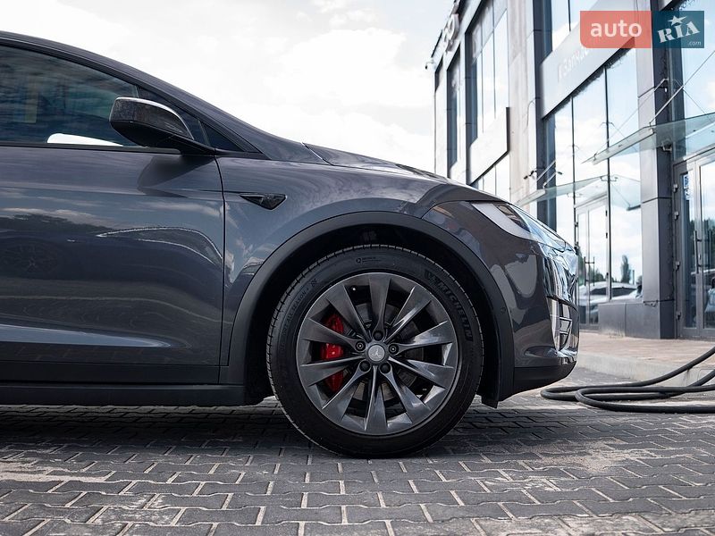 Позашляховик / Кросовер Tesla Model X 2018 в Києві