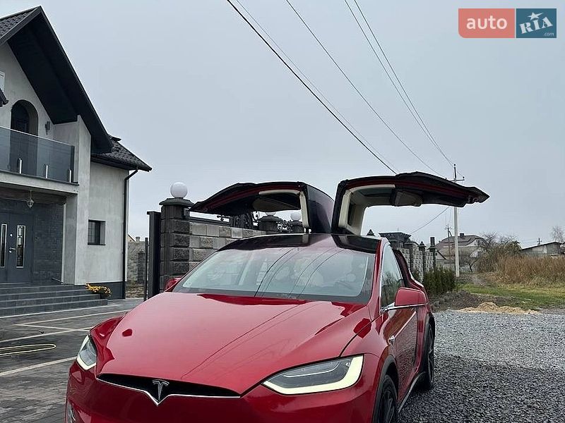 Позашляховик / Кросовер Tesla Model X 2016 в Дубні