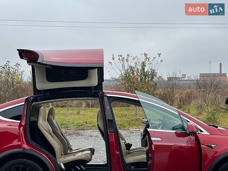 Позашляховик / Кросовер Tesla Model X 2016 в Дубні