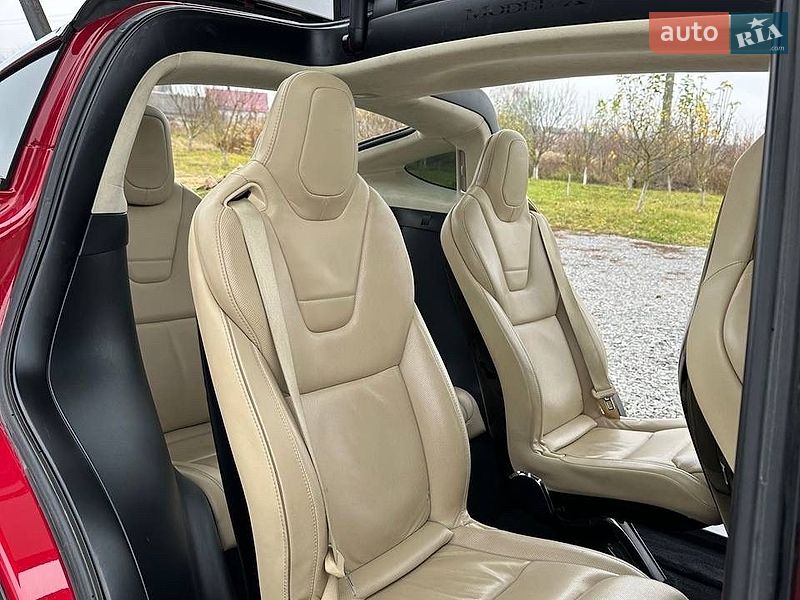 Позашляховик / Кросовер Tesla Model X 2016 в Дубні