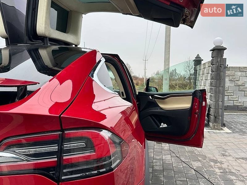 Позашляховик / Кросовер Tesla Model X 2016 в Дубні