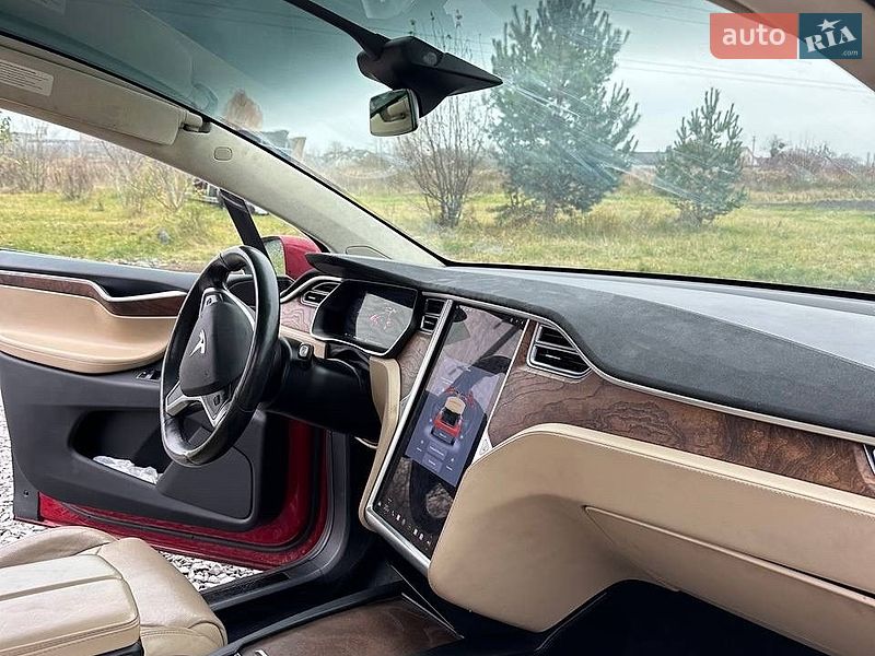 Позашляховик / Кросовер Tesla Model X 2016 в Дубні
