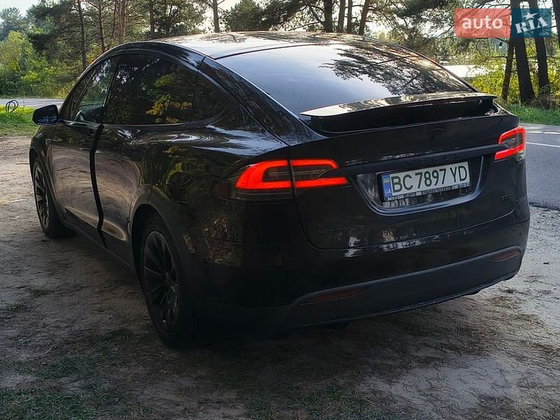 Внедорожник / Кроссовер Tesla Model X 2016 в Новояворовске
