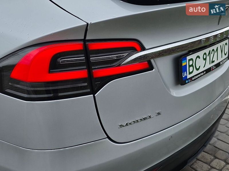 Позашляховик / Кросовер Tesla Model X 2016 в Львові