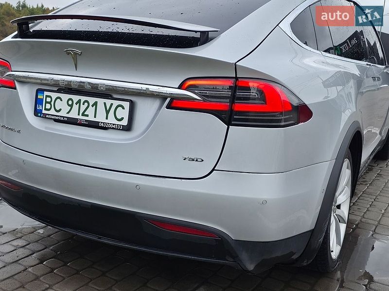 Позашляховик / Кросовер Tesla Model X 2016 в Львові