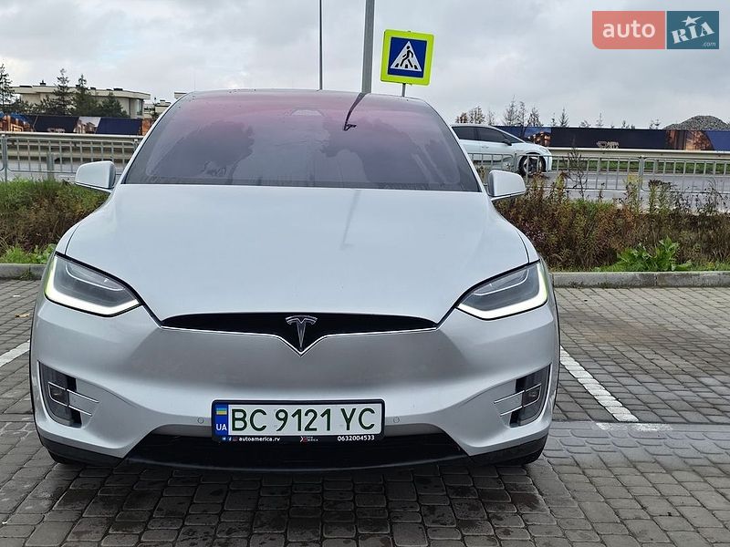 Позашляховик / Кросовер Tesla Model X 2016 в Львові