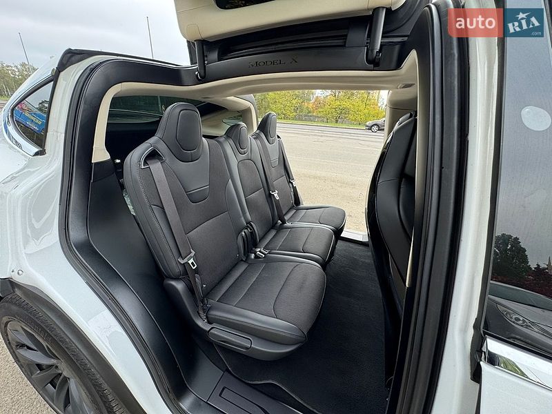 Внедорожник / Кроссовер Tesla Model X 2016 в Киеве