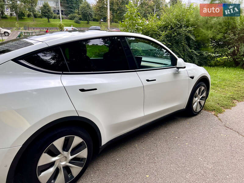 Внедорожник / Кроссовер Tesla Model Y 2021 в Киеве