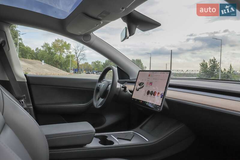 Внедорожник / Кроссовер Tesla Model Y 2021 в Киеве