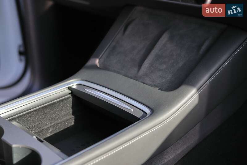 Внедорожник / Кроссовер Tesla Model Y 2021 в Киеве