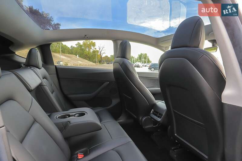 Внедорожник / Кроссовер Tesla Model Y 2021 в Киеве
