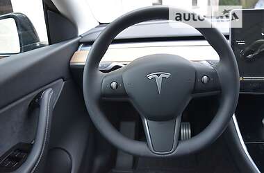 Седан Tesla Model Y 2021 в 
