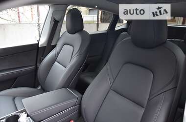 Седан Tesla Model Y 2021 в 