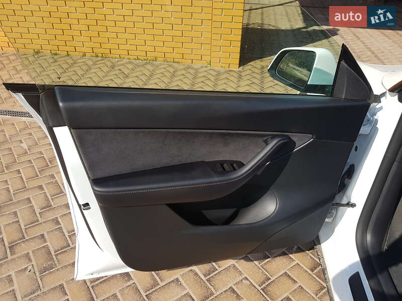 Внедорожник / Кроссовер Tesla Model Y 2022 в Харькове
