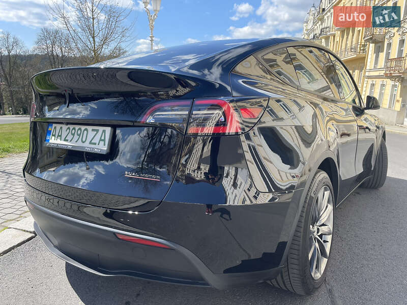 Внедорожник / Кроссовер Tesla Model Y 2020 в Киеве