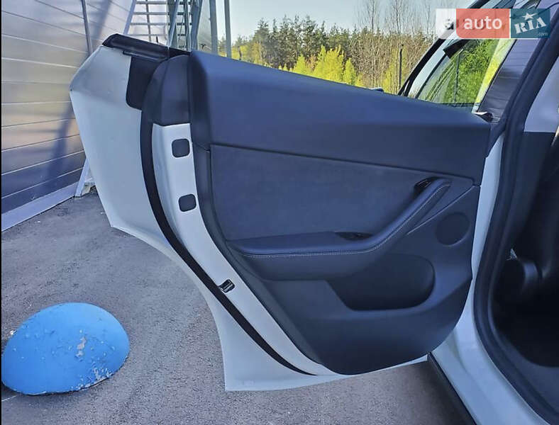 Внедорожник / Кроссовер Tesla Model Y 2020 в Киеве