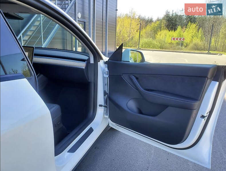 Внедорожник / Кроссовер Tesla Model Y 2020 в Киеве
