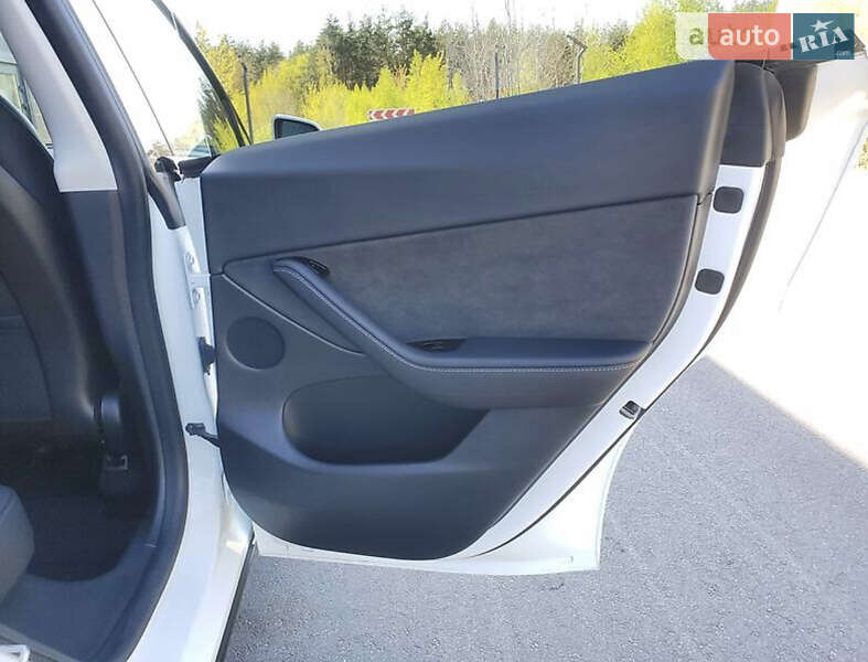 Внедорожник / Кроссовер Tesla Model Y 2020 в Киеве
