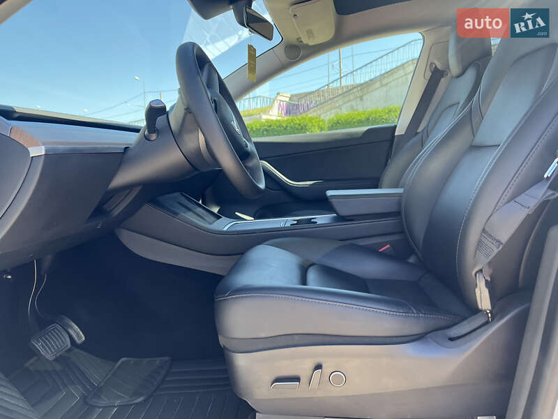 Позашляховик / Кросовер Tesla Model Y 2021 в Львові