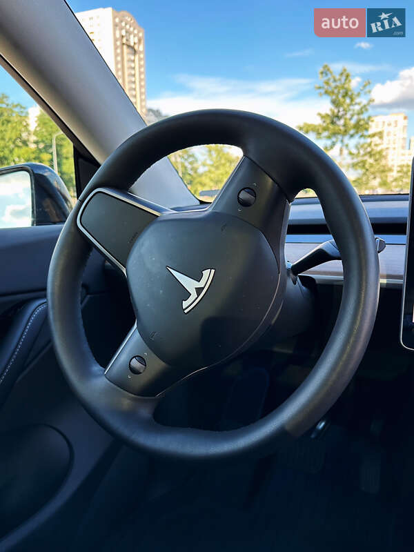 Внедорожник / Кроссовер Tesla Model Y 2021 в Киеве