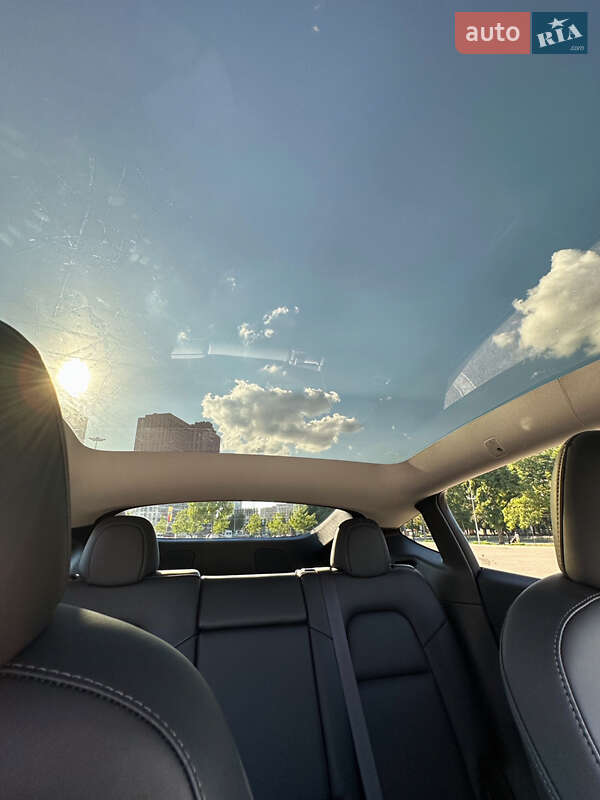 Внедорожник / Кроссовер Tesla Model Y 2021 в Киеве