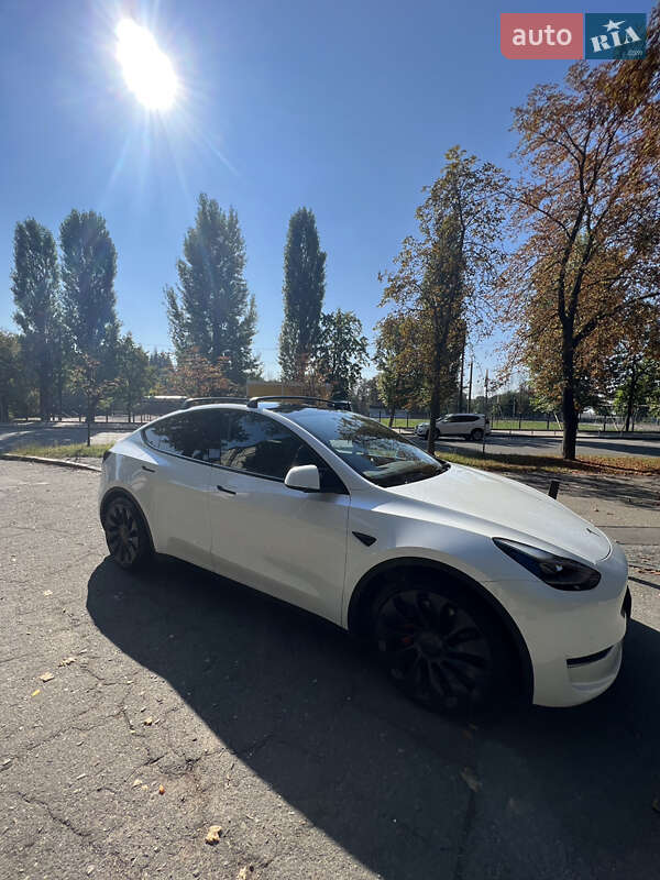 Внедорожник / Кроссовер Tesla Model Y 2022 в Киеве