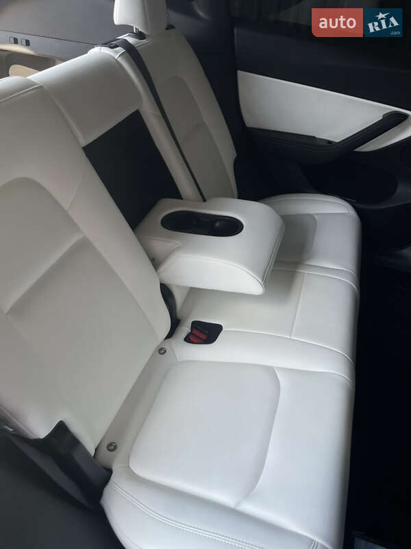 Внедорожник / Кроссовер Tesla Model Y 2021 в Киеве