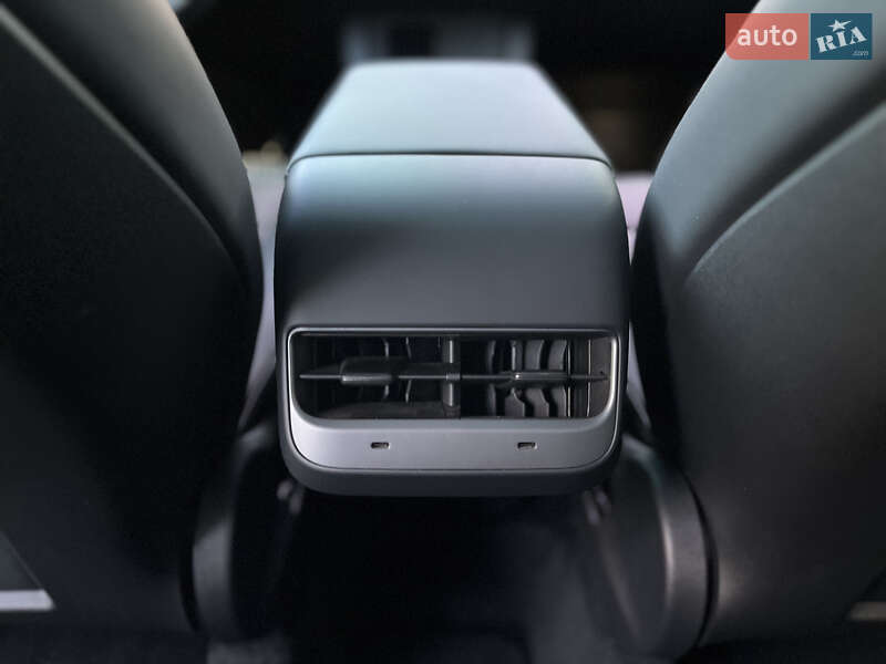 Позашляховик / Кросовер Tesla Model Y 2022 в Івано-Франківську
