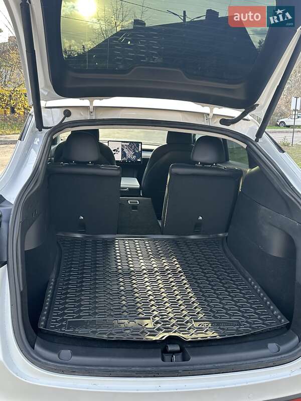 Внедорожник / Кроссовер Tesla Model Y 2022 в Киеве